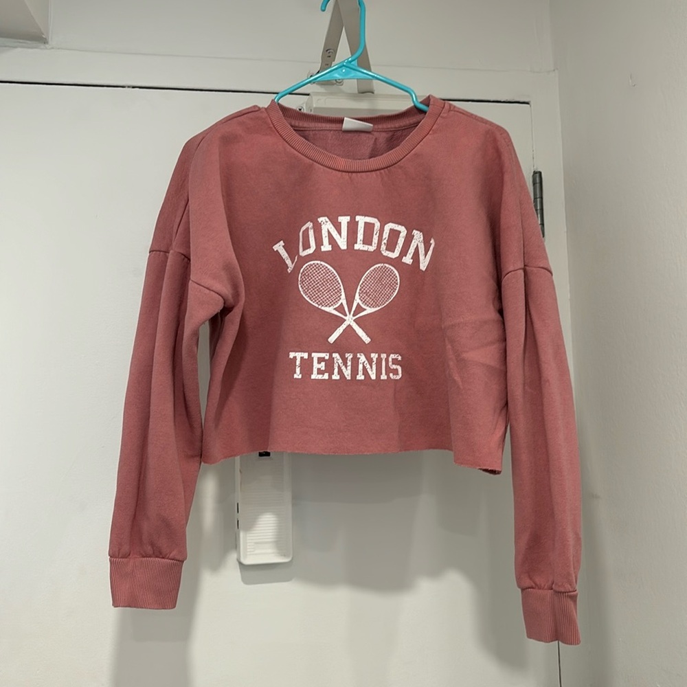 Cropped pink sweatshirt